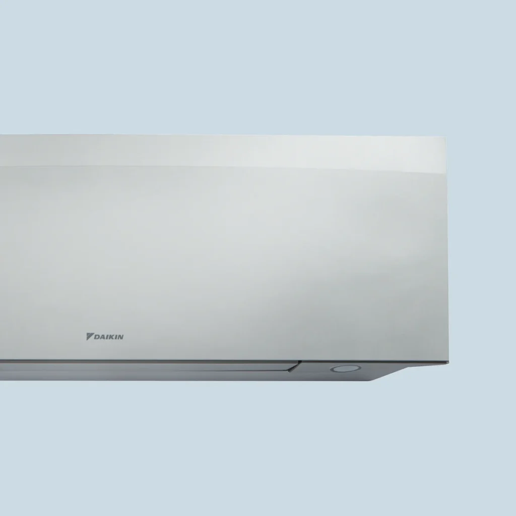 Split de pared Daikin Emura (FTXJ) en acabado plata, imagen oficial de Daikin